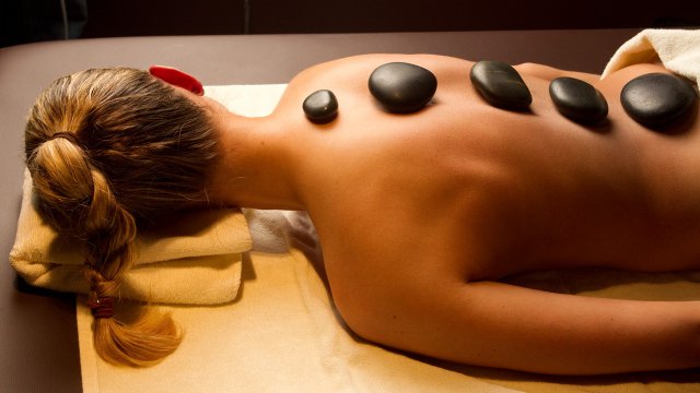 Aroma Hot Stone Massage (75 minutes) £45